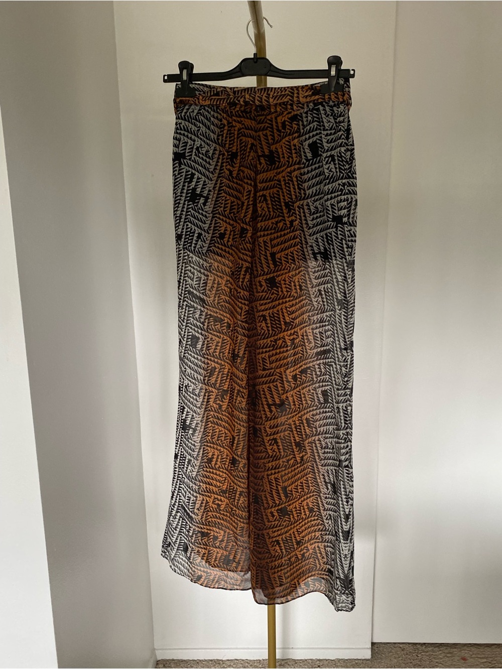 Bebe Sheer Printed Chiffon Overlay Pants with Built-In Shorts Size 2 - Picture 8 of 13